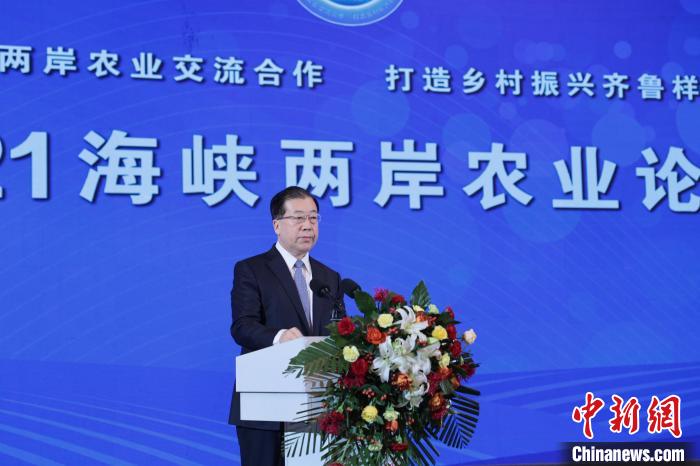 10月12日，2021海峡两岸农业论坛在山东潍坊开幕。中共山东省委常委、统战部部长张江汀出席并致辞。　孙培君 摄