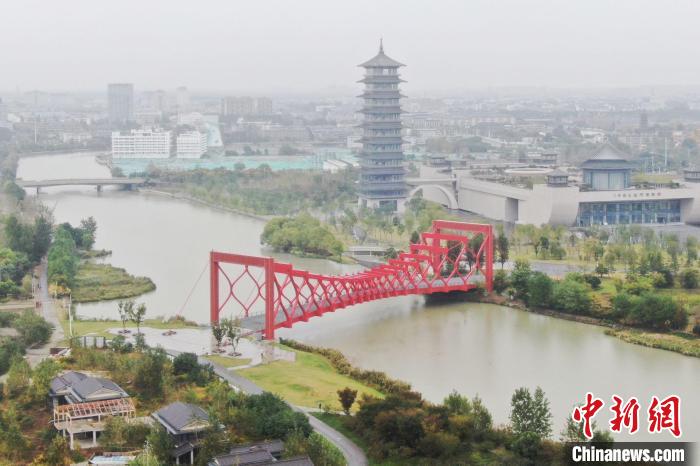 航拍扬州运河三湾风景区。　泱波 摄