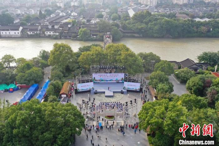 在大运河畔举行的2021中国大运河文化带京杭对话系列活动