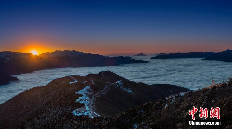 四川宝兴： 雪山云海星空美景如画