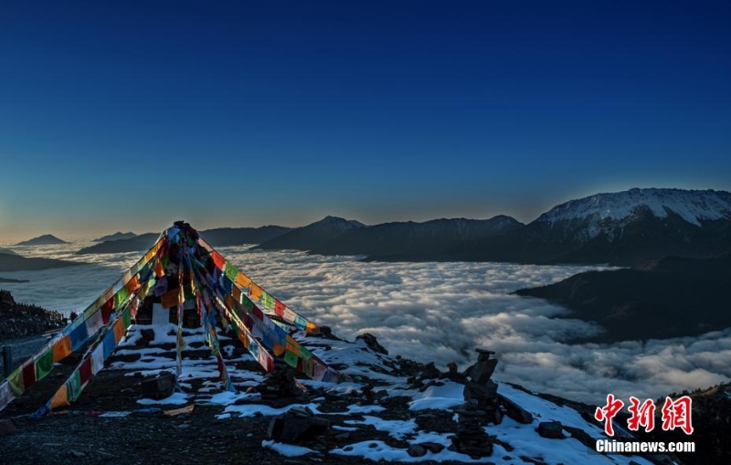 四川宝兴： 雪山云海星空美景如画