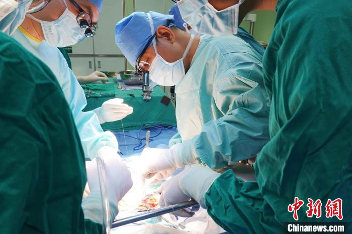男子1个月减重18斤“割肝救女”8月龄女婴在广州获救