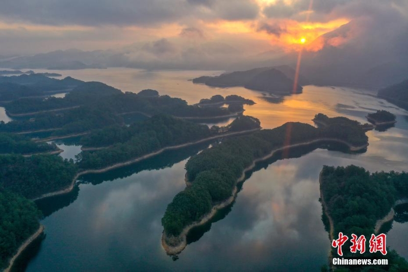 航拍浙江淳安千岛湖初冬景色