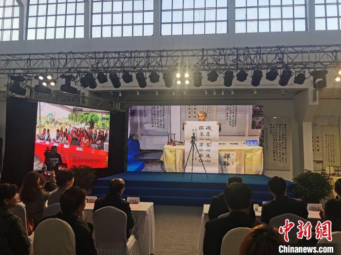 龙凤书展演 胡传林 摄