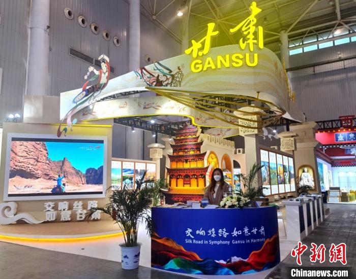 11月25日，首届中国(武汉)文化旅游博览会上的“甘肃馆”已布展完毕，将与“灵秀湖北”擦出别样火花。　闫姣 摄