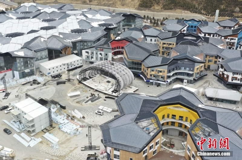 北京冬奥会张家口赛区颁奖广场舞台初具雏形