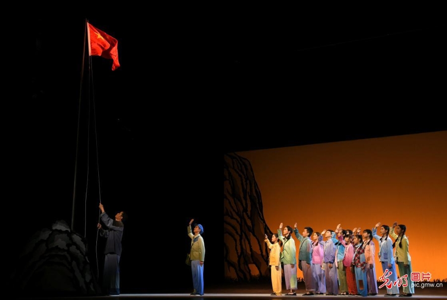 潮劇《大山裏的國旗》在廣州首演