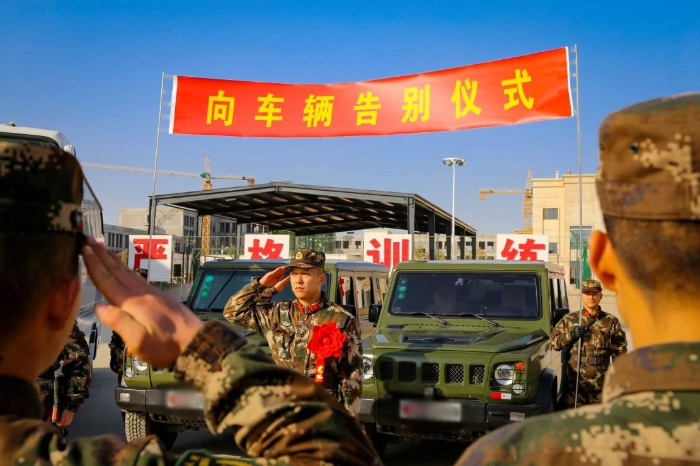 退伍老兵的最后坚守卸下肩章却没有卸下责任