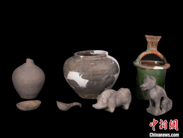陕西咸阳成任墓地出土中国最早金铜佛像