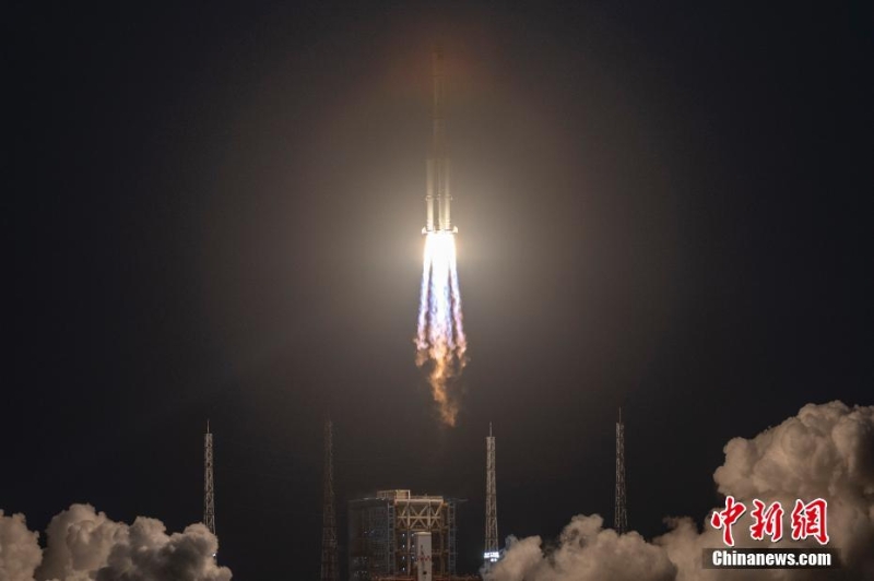 中国成功发射试验十二号卫星01星02星