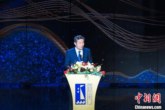 中国文联副主席诸迪在开幕式上致辞。　组委会供图