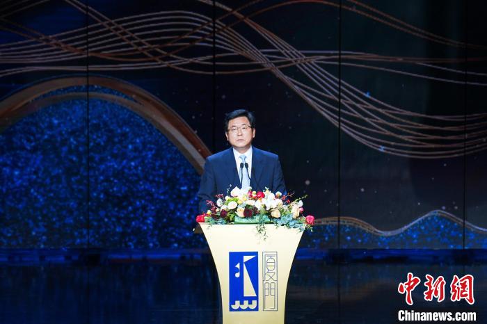 福建省委副书记、代省长赵龙宣布2021年中国金鸡百花电影节开幕。　组委会供图