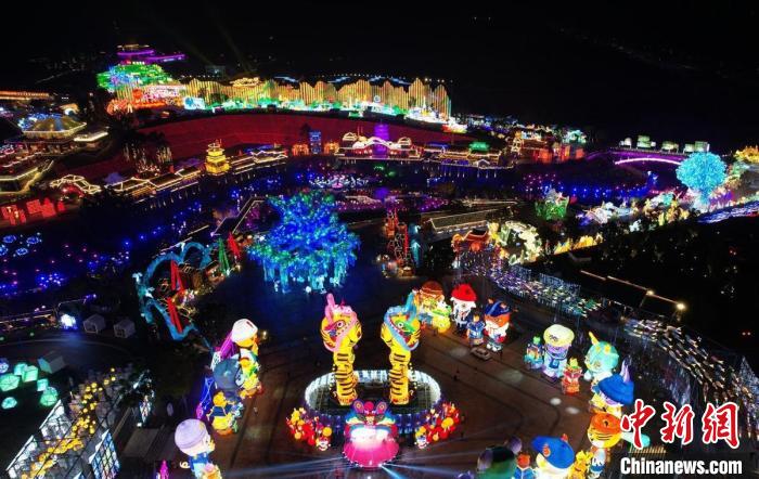 园区灯组展示 景区 供图