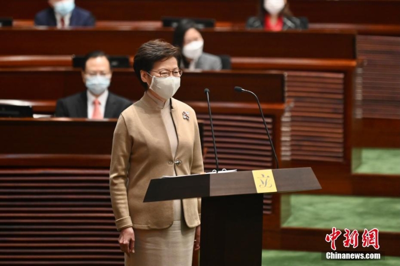 林郑月娥为香港特区第七届立法会议员监誓