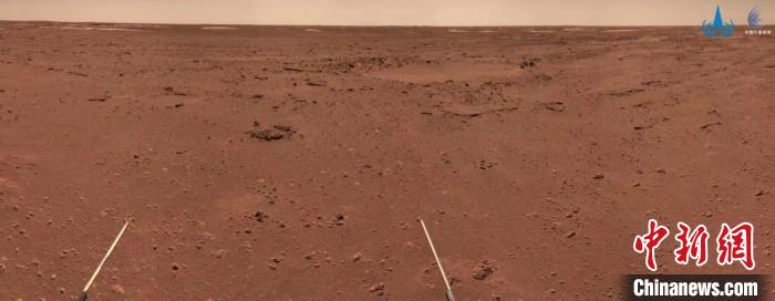 图为“祝融号”火星车拍摄火面地貌。　图片来源：国家航天局 摄
