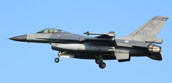 高调成军才54天！台军F-16V“首摔”怪大陆？