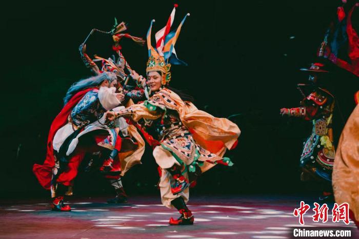 格萨尔藏戏《赛马称王》剧照 中国对外文化集团有限公司供图
