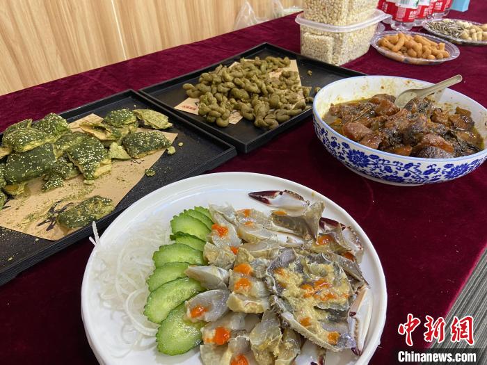 寧波傳統美食紅膏嗆蟹 林波 攝