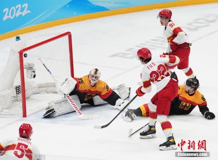中国女子冰球队2：3惜败德国 初次在冬奥会长进球