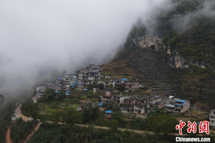 圖為德保縣隆桑鎮最偏僻的一個瑤族山村果甫村。　王偉臣 攝