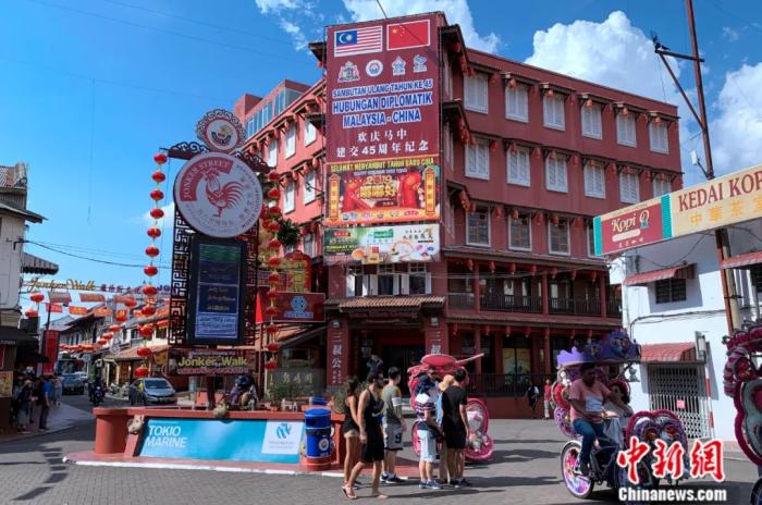 以多元文化融合著称的马来西亚马六甲鸡场街生活有不少峇峇娘惹，是峇峇娘惹文化展示的重要窗口。<a target='_blank' href='http://www.chinanews.com/'>中新社</a>记者 陈悦 摄