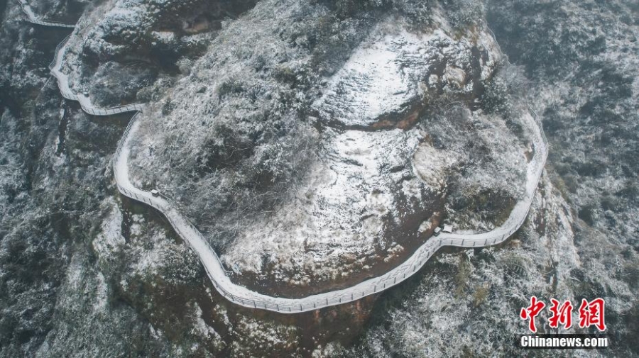 航拍江西龙虎山雪后初霁 南国雪景别有韵味