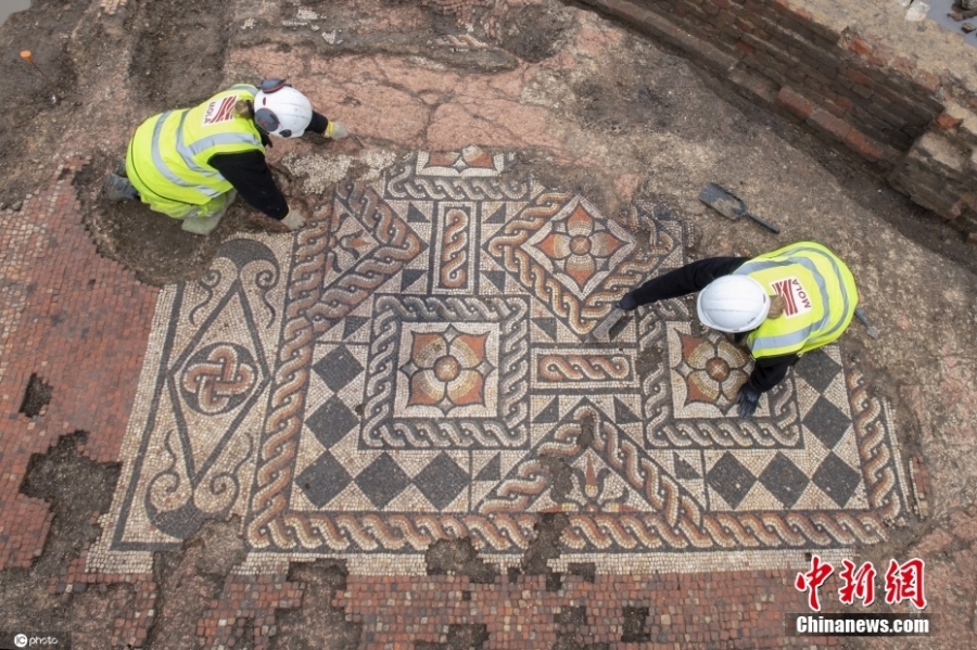 英国伦敦考古新发现 出土保存完好的罗马餐厅镶嵌画