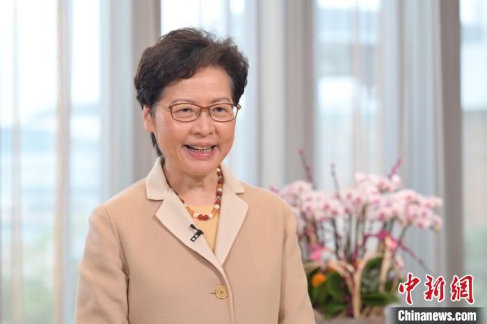 香港特区行政长官林郑月娥在第50届香港艺术节开幕典礼上进行视像致辞。　香港特区政府新闻处供图