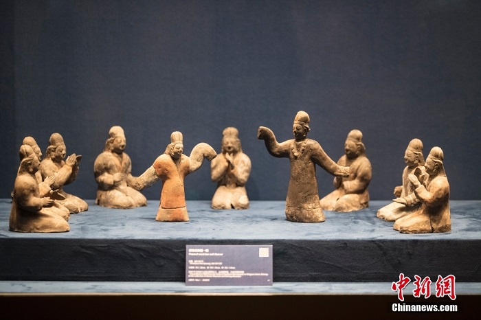 图为北魏彩绘乐舞俑一组。 清华大学艺术博物馆 供图