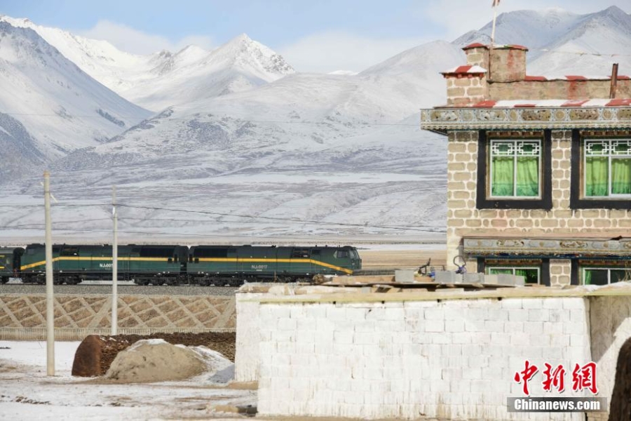 西藏当雄阿热湿地雪后风景如画