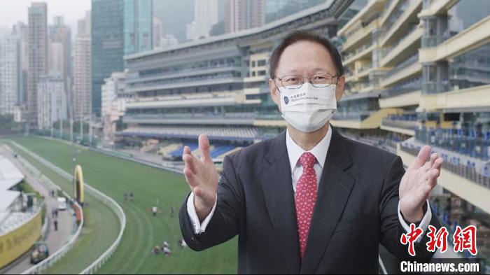 香港赛马会主席陈南禄表示，期望市民能够从欣赏艺术节表演的过程中，得到身心舒畅，正面面对“疫”境。　香港赛马会官网 摄