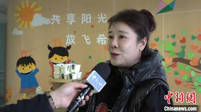 潘建蒲在接受记者采访 张践 摄
