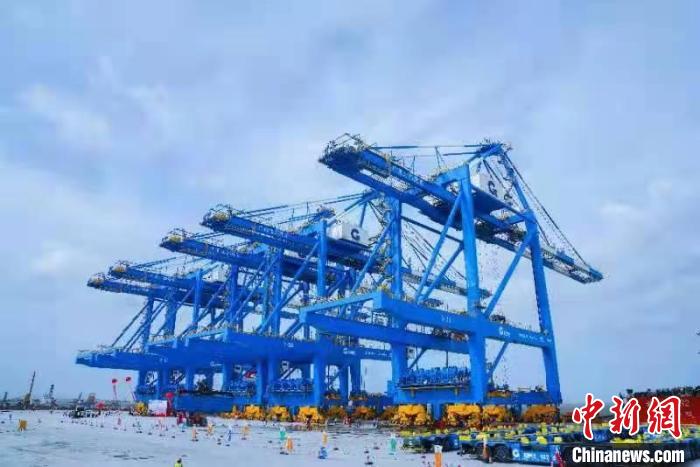 图为建设中的北部湾港自动化集装箱码头。　广西北部湾国际港务集团有限公司供图