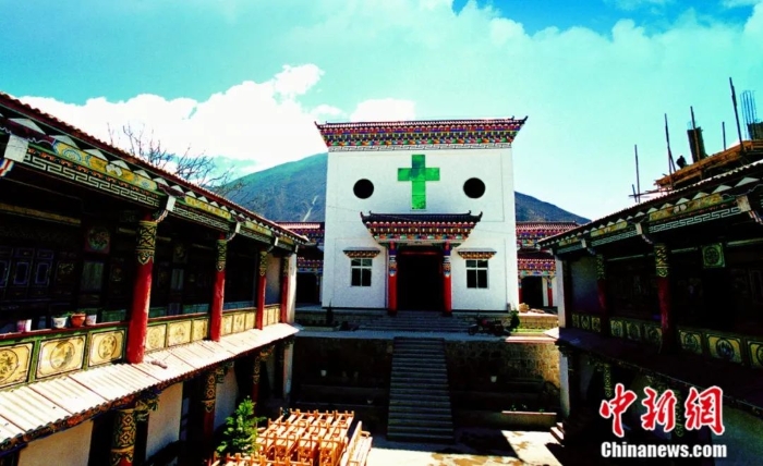 西藏唯一的天主教堂——昌都芒康县盐井天主教堂。芒康县旅游发展局 供图
