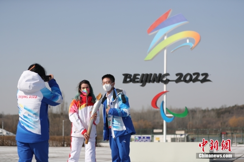 北京2022年冬残奥会进行火炬传递