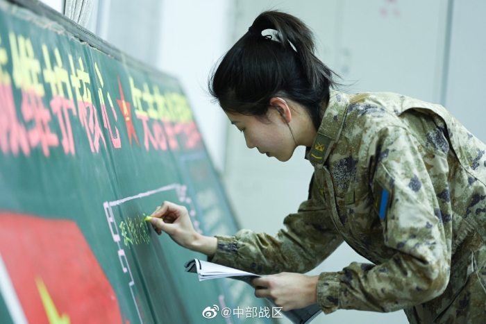 0080vBfVgy1h01bd5oxs2j31900u07bl