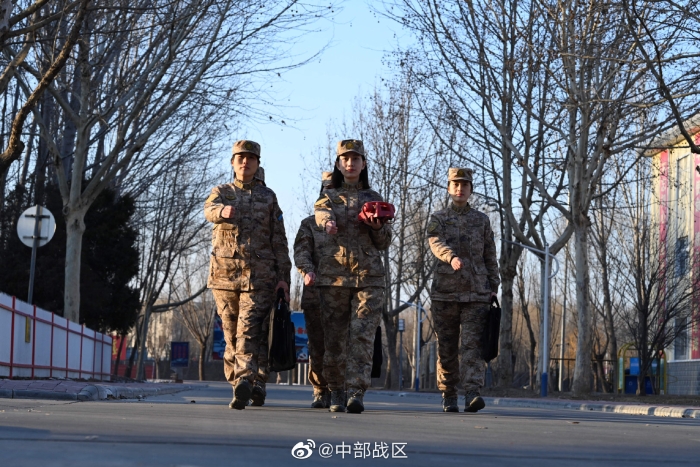 0080vBfVgy1h01bd5fl3wj31900u07ji