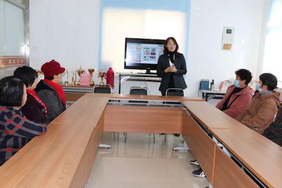 “女神节”来临，济南旅游学校以礼仪和美学课程服务驻地街道