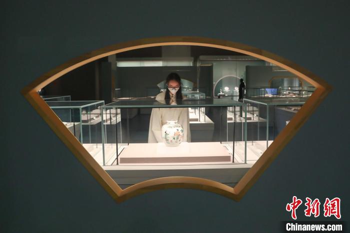 三八妇女节江西省博物馆“瓷·婳——女性主题艺术展”开展