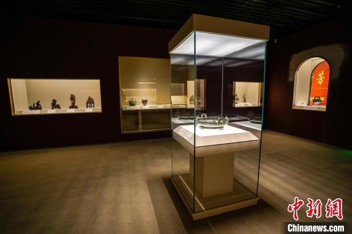 “盛世芳华——上海博物馆受赠文物展”。　上海博物馆 供图