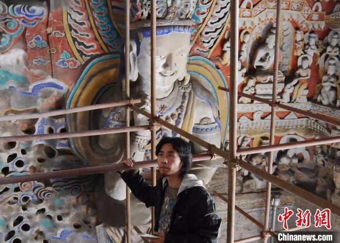作为山西彩塑技艺第四代非遗传承人，多年来，史延春潜心钻研彩塑技艺。　史延春供图