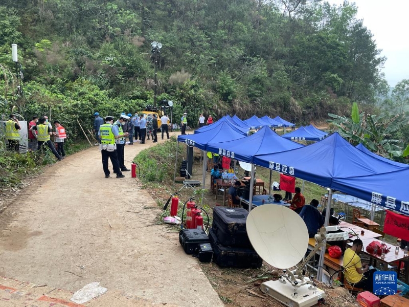 惟独有一丝愿望就竭尽起劲——直击广西藤县空难事变现场