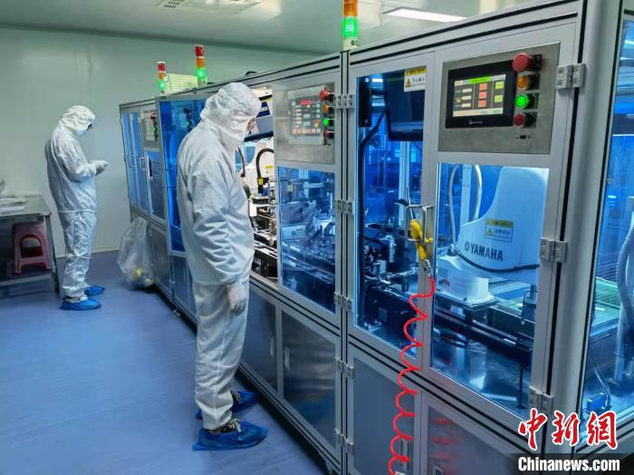 资料图：抗原检测试剂生产线 　刘鸿鹤 摄