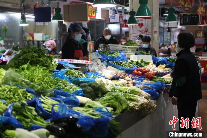 上海菜场全力保供应菜品新鲜品种多