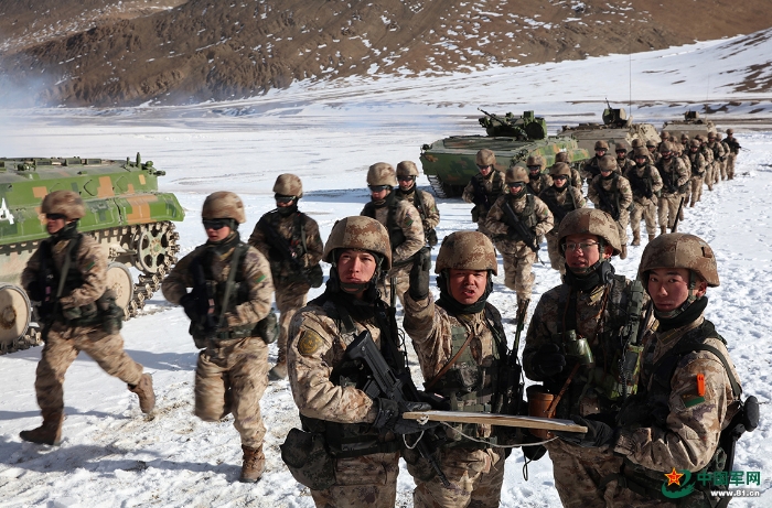 新疆民族军军服图片