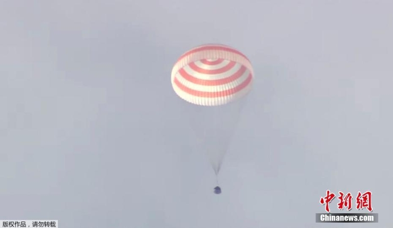 “联盟”号飞船着陆 美俄宇航员返回地球