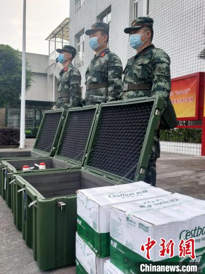 武警宜賓支隊興文中隊第一時間做好救援準備。　武警宜賓支隊興文中隊供圖