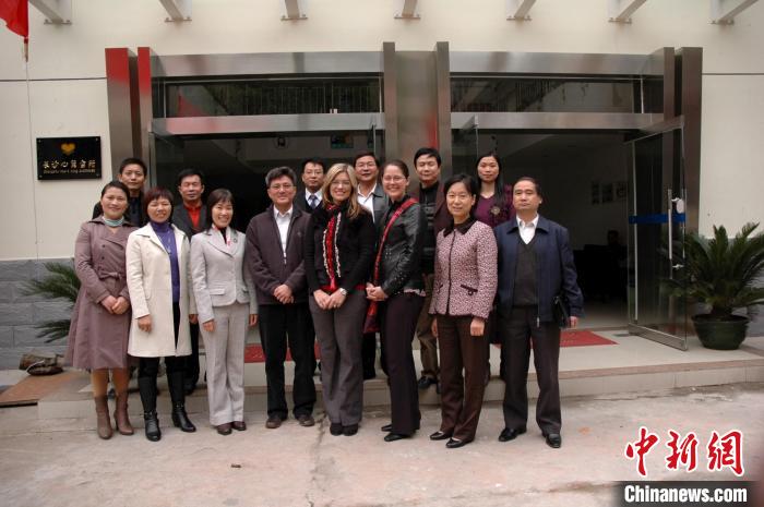 2007年，邱凤贤参与了内地第一家精神康复会所——长沙“心翼会所”的创立。　受访者供图
