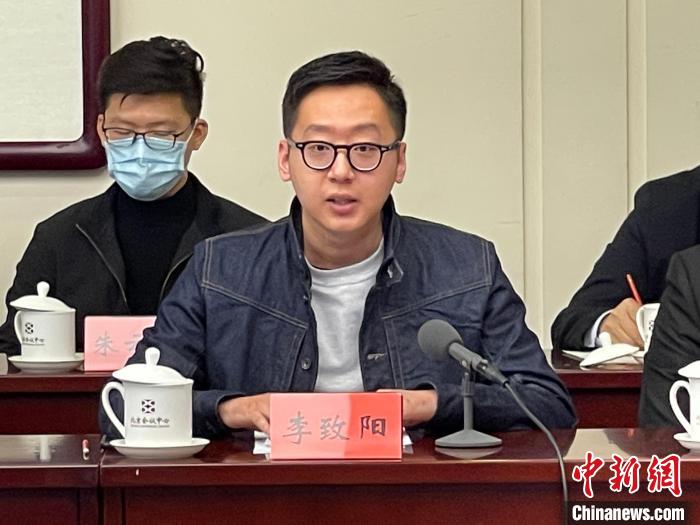 图为清华大学台生李致阳在座谈会上分享冬奥志愿服务感受。　朱贺 摄