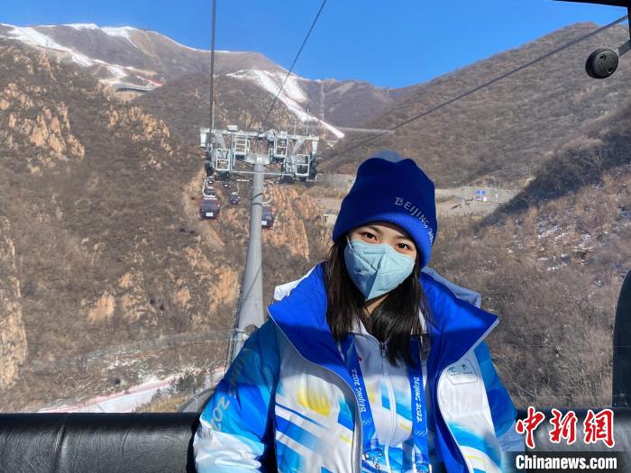 图为北京第二外国语学院英语专业台生李若筠，她在冬奥期间担任参赛代表团助理。　受访者供图